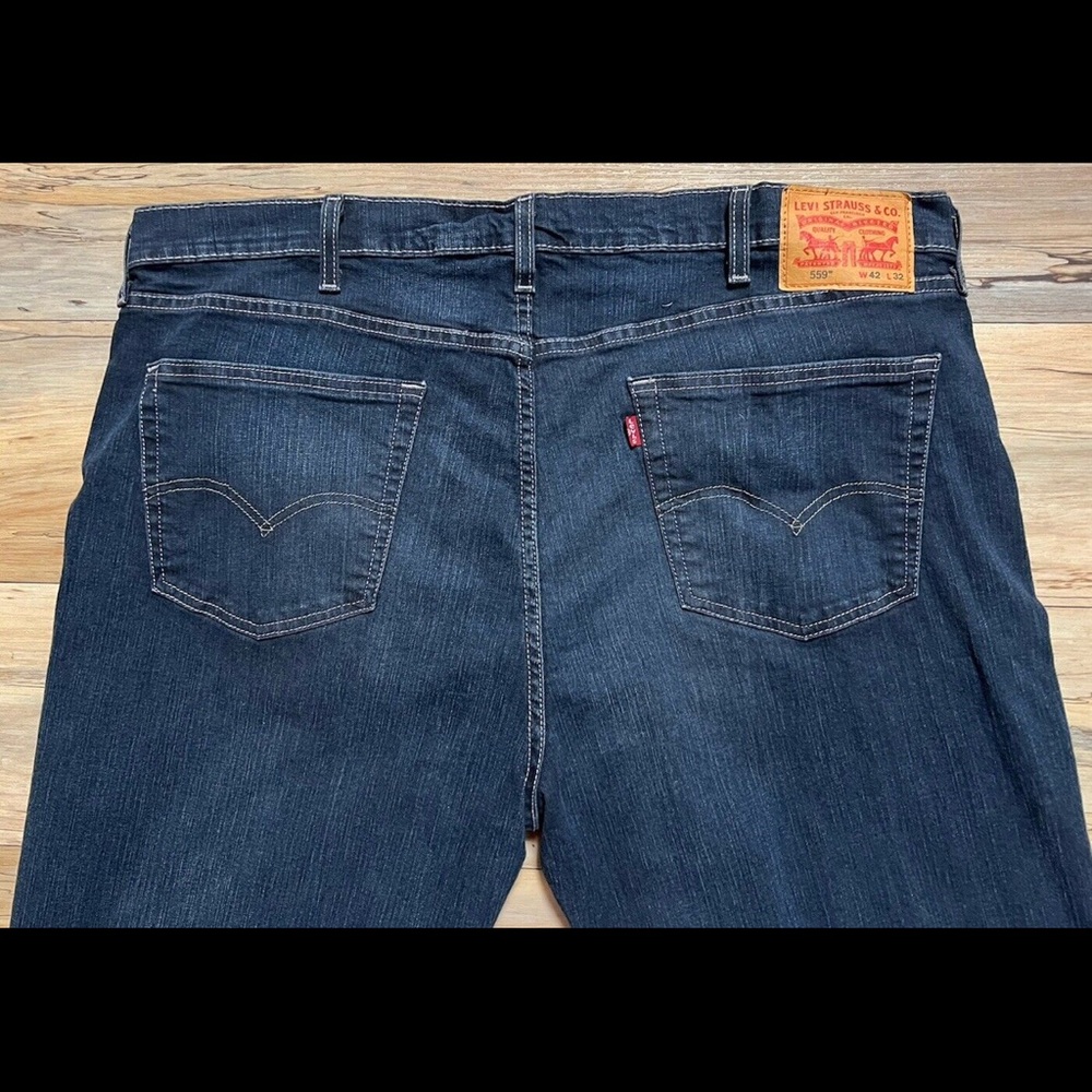 *Look New* Mens Size 42x32 - Relaxed Straight Leg Levi's 559 Jeans 7 - Picture 5 of 9